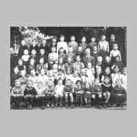 032-0006 Schulbild der Volksschule Grossudertal 1936-37 mit Lehrer Hans Dommasch..jpg